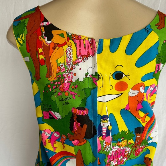 Colorful Sleeveless Graphic Dress - Picture 8 of 17